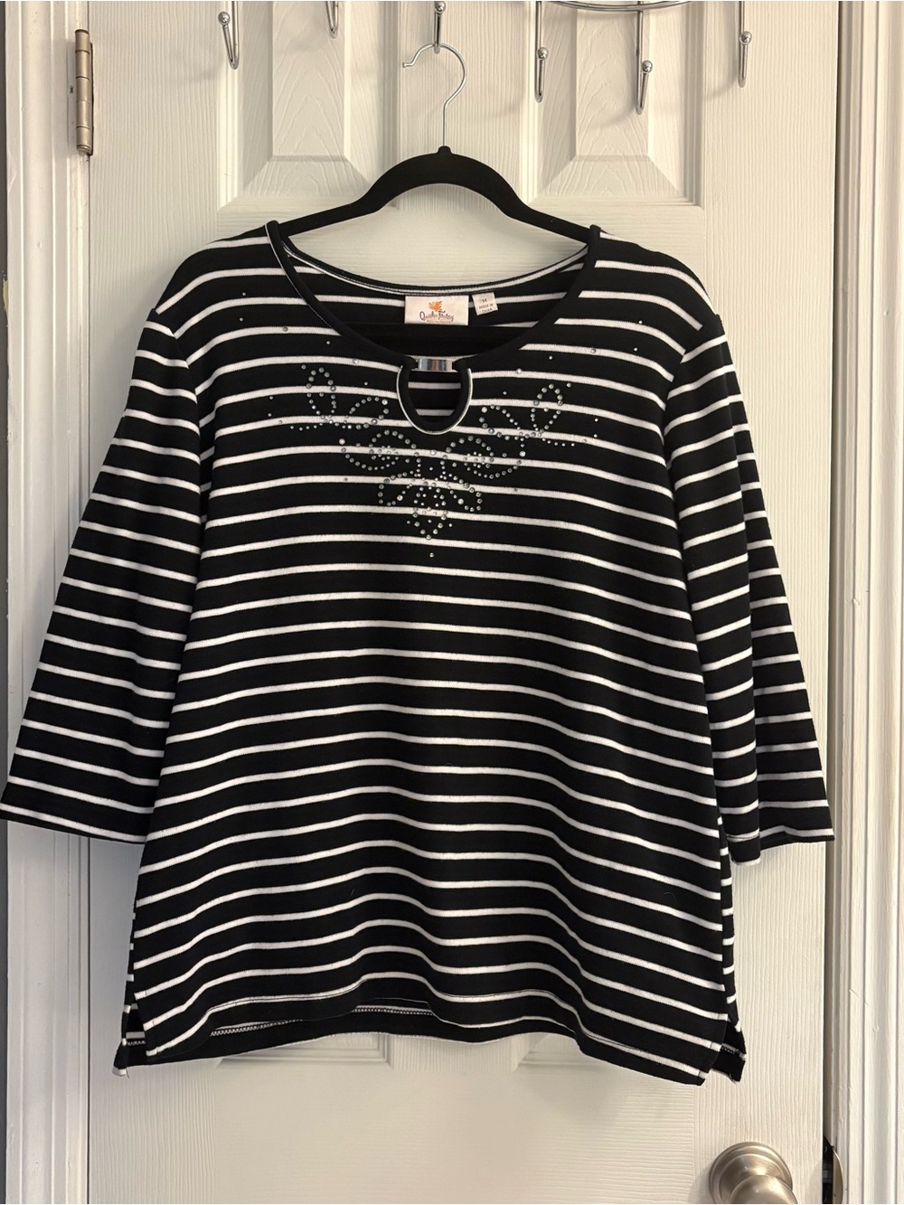 Ladies Quacker Factory Black And White Striped Long Sleeve Shirt Size Medium.